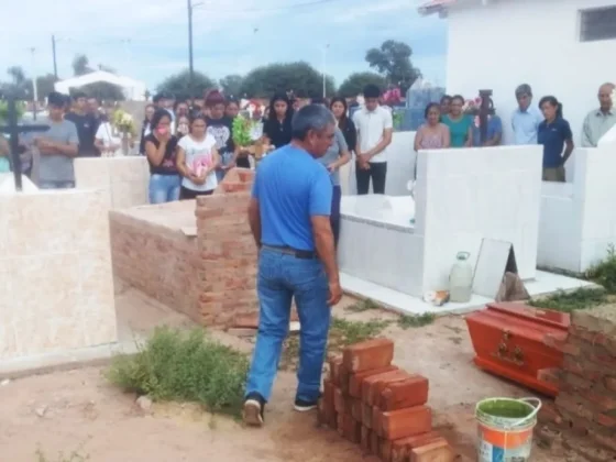 TRISTEZA: Ultimo adiós Ruth Tabarcache en el cementerio de Laguna Yema, en Formosa