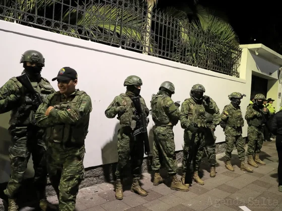 La Policía de Ecuador entró a la embajada mexicana para detener al exvicepresidente