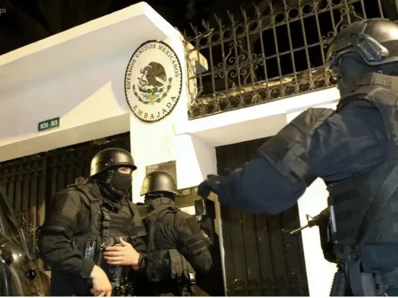 Lula da Silva, Boric y Petro condenaron la entrada de policías ecuatorianos en la embajada de México en Quito