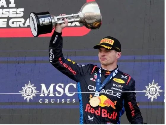 Max Verstappen arrasó en el Gran Premio de Japón