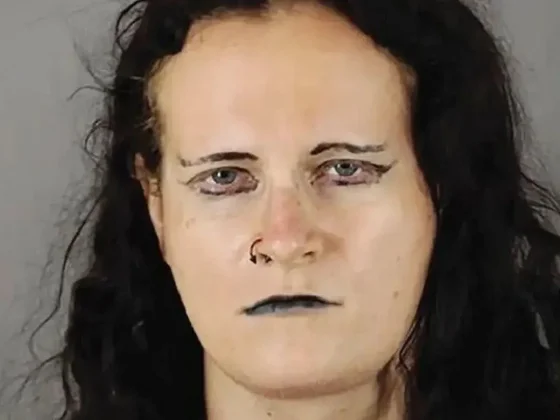 Una mujer transgénero que se identifica como vampiro fue condenada por abuso sexual