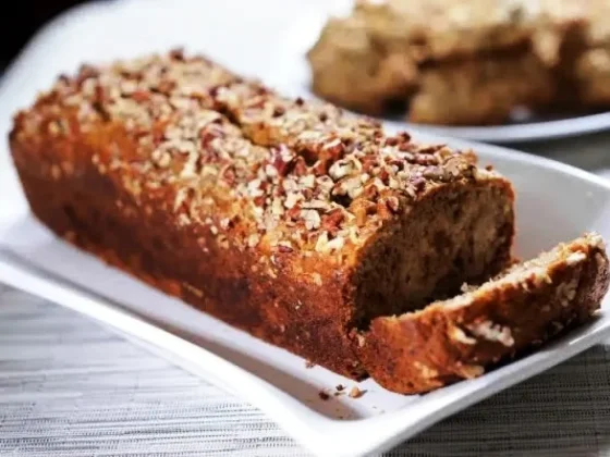 Bizcochuelo de avena y banana: cómo preparar esta receta sin harinas y sin azúcar, ideal para tus meriendas