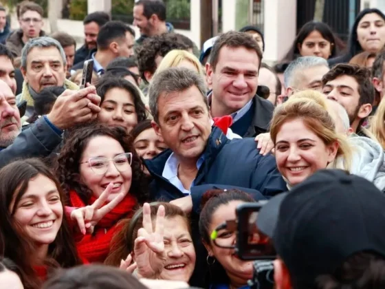 Sergio Massa, presente junto a su hija en la marcha universitaria