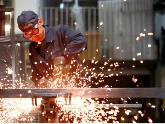 La actividad industrial cayó por noveno mes consecutivo y las empresas piden medidas para salir de la recesión