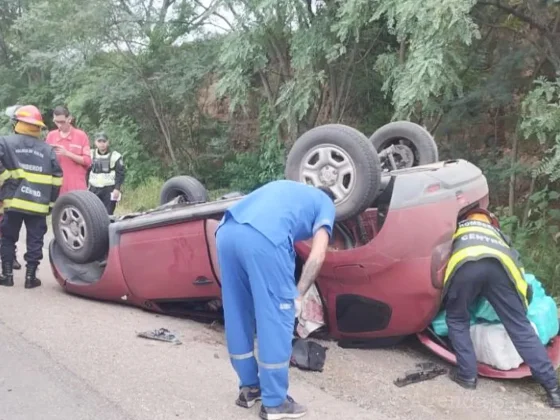 Brutal vuelco en una ruta salteña dejó un hombre herido