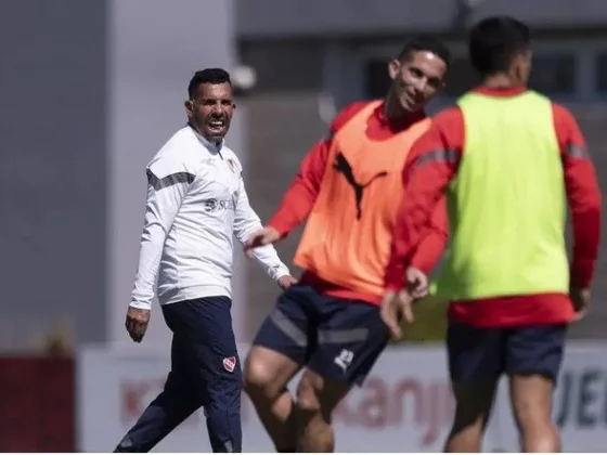 Después de la internación, Carlos Tevez regresó a los entrenamientos de Independiente