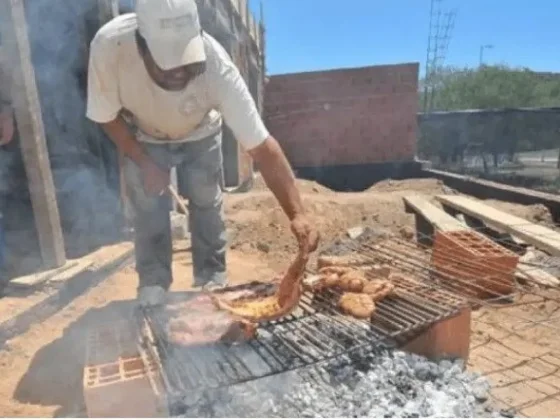 Tomá aire al descubrir por qué el "asado de obra" tiene un gusto inigualable