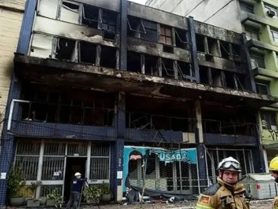Feroz incendio en un hotel: al menos 10 personas murieron y varias resultaron heridas