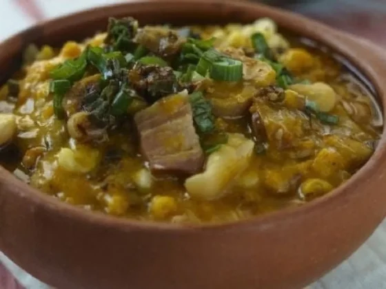 ¿Por qué se come locro el 1º de mayo y cómo es la receta original?