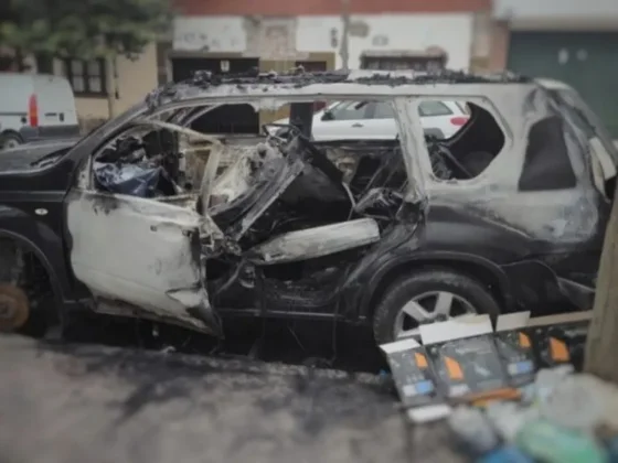 Villa Cristina: Encuentran el cuerpo de un hombre en una camioneta quemada