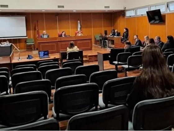 Continúan las declaraciones testimoniales en el juicio contra una policía