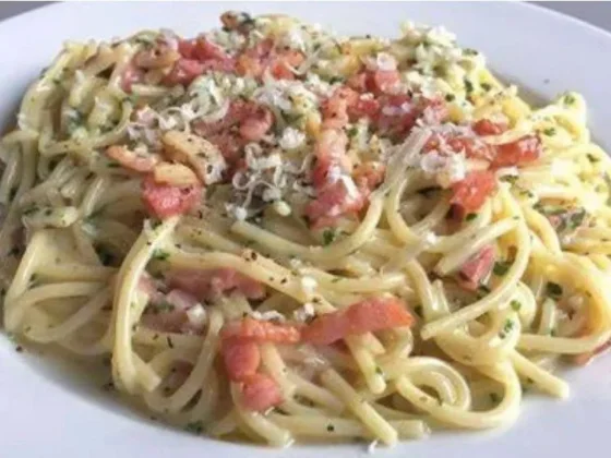 Spaghetti alla carbonara en versión argentina