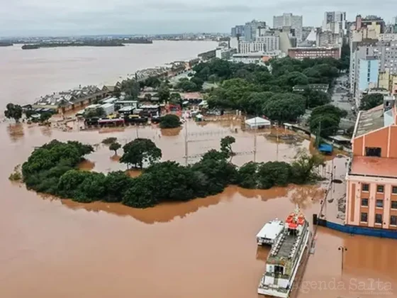 Al menos 78 muertos y 115.000 evacuados en Brasil por las inundaciones