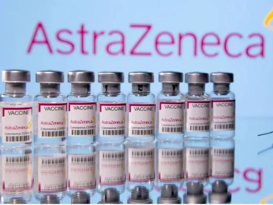 AstraZeneca empezó a retirar su vacuna contra el Covid en todo el mundo por un raro efecto secundario