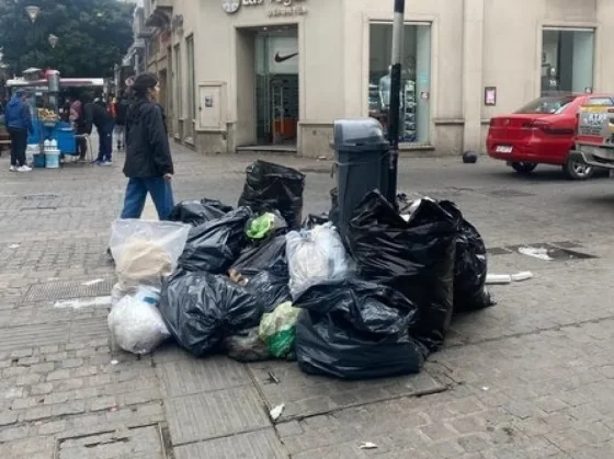 A pesar de la falta de servicio por el paro, algunos comerciantes sacaron la basura