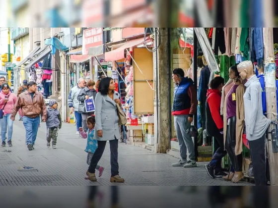 En Salta, los comercios atendieron, pero se sintió la falta de transporte público