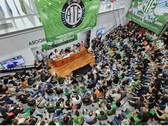 La CGT y las CTA evalúan una marcha y un paro para el día en que se debata la Ley Bases en el Senado