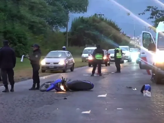 Violento choque en el acceso a San Lorenzo: dos motociclistas internados