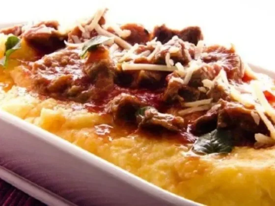 Receta de polenta con 5 ingredientes: fácil, rica y calentita