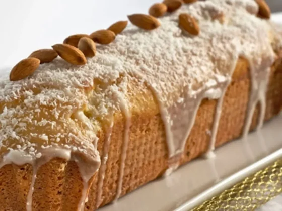 Budín de coco y almendras: el postre esponjoso y delicioso que necesitas para la merienda de este finde