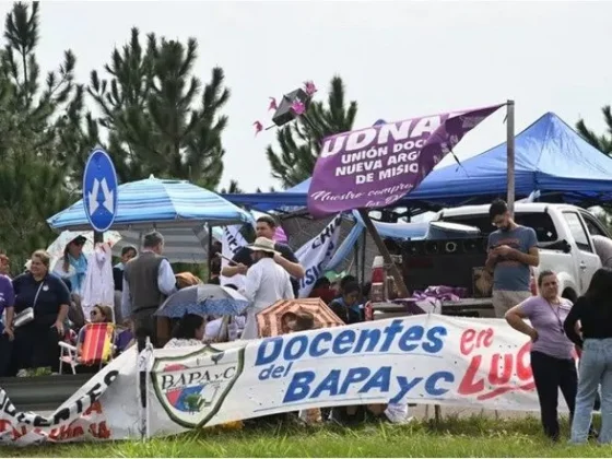 Continúan las protestas de varios sectores que ya cortaron dos tramos de la ruta 12