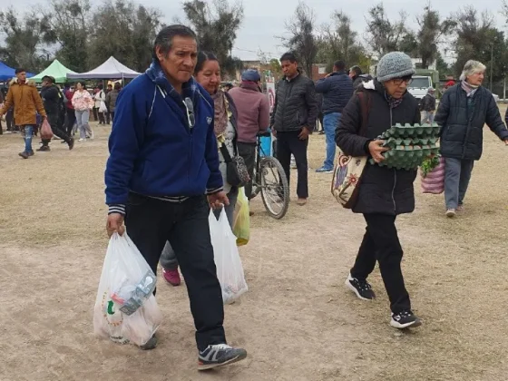 Vecinos de zona oeste aprovecharon las ofertas de “El mercado en tu barrio”