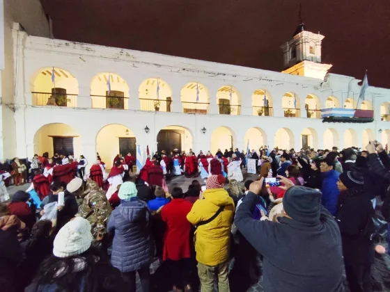 Salteños y turistas vivieron la “Patriada del 25 de Mayo” en el Cabildo Histórico del Norte