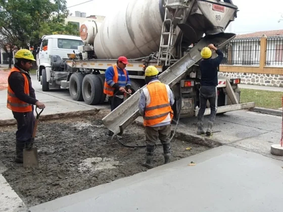 En Ciudad del Milagro se colocó nuevo hormigón sobre la Avda. 17 de Junio