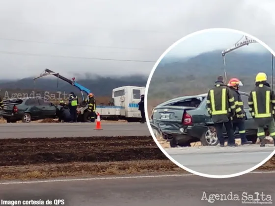 Tras perder el control, el conductor del vehículo se estrelló contra el guardrail.