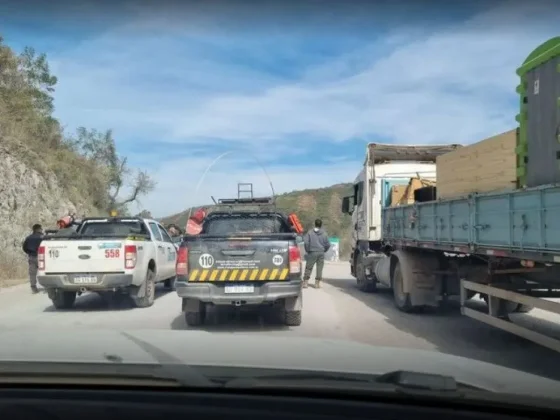 RUTA 51: Trabajadores de la UOCRA cortan el tránsito