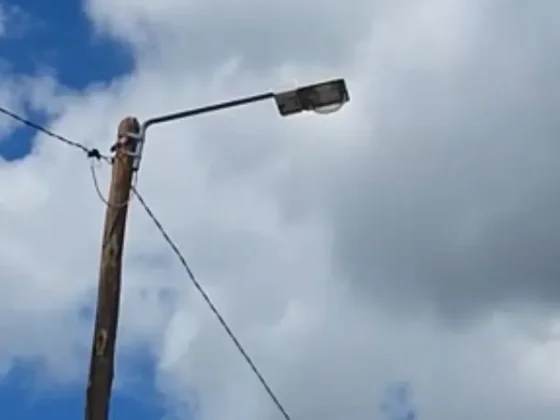 Salteños fueron acusados de sustraer farolas del alumbrado público