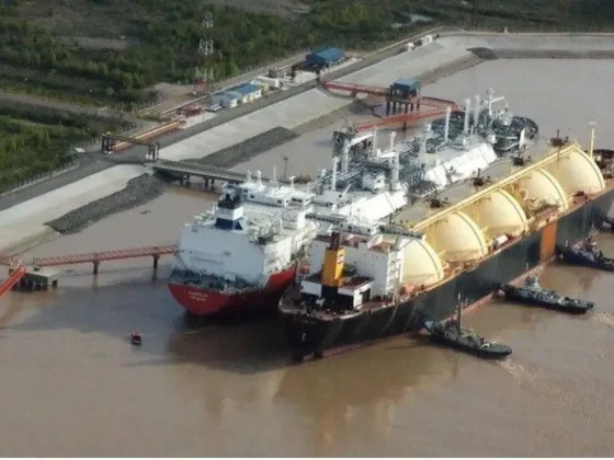 Reabren estaciones de GNC y el Gobierno apuesta a la llegada de barcos con gas