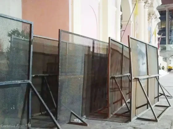 La Catedral amaneció vallada por el “Ni Una Menos”