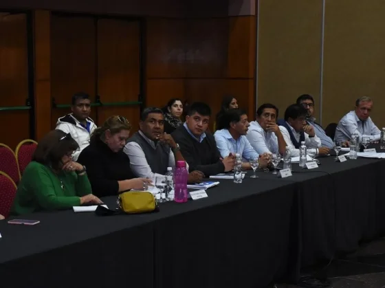 Gremios y autoridades provinciales retomaron el dialogo por paritarias