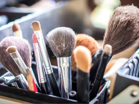 Cada cuanto debo lavar la brocha de maquillaje, según los especialistas