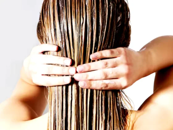 Como hacer que tu pelo graso esté limpio por mucho tiempo, según los expertos