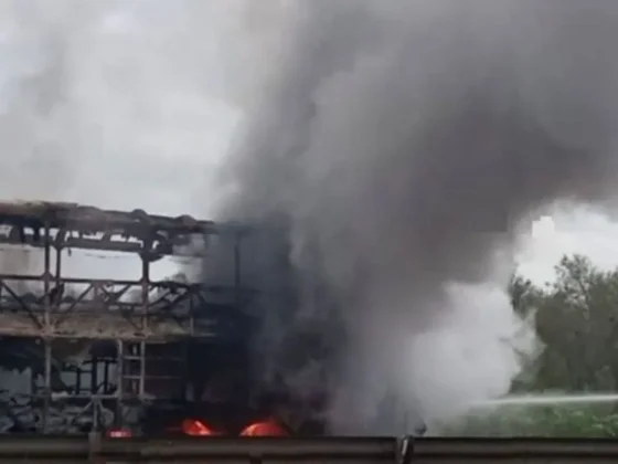 Colectivo que transportaba delegación salteña se prendió fuego