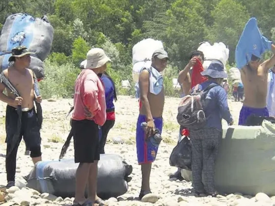 Cobraban peaje, asaltaban a los bagayeros y  uno de ellos terminó detenido