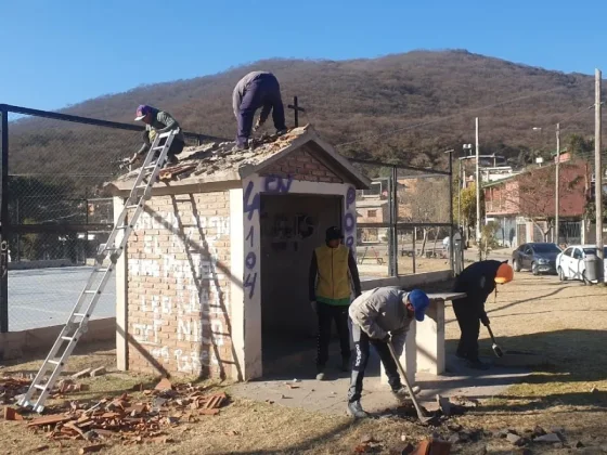 Fue removida una gruta en desuso en el barrio Portal de Güemes