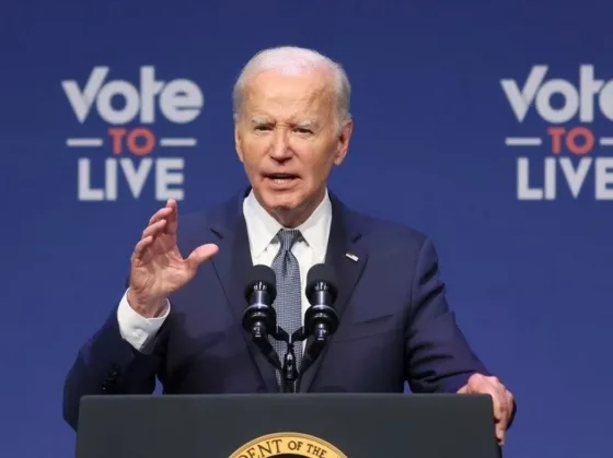 Joe Biden olvidó el nombre de su secretario de Defensa y lo llamó "el tipo negro"