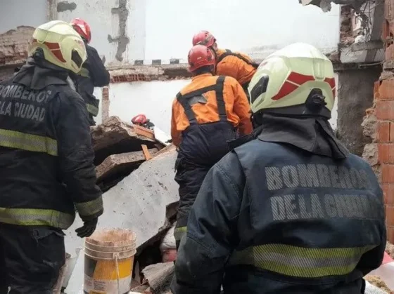 Belgrano: Rescataron a un obrero que había quedado atrapado entre los escombros
