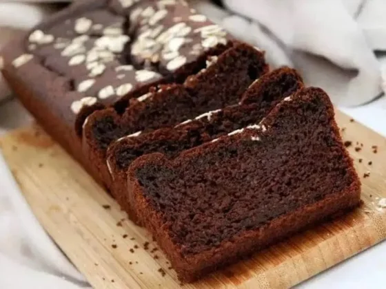 El budín de avena y chocolate económico, exquisito y saludable