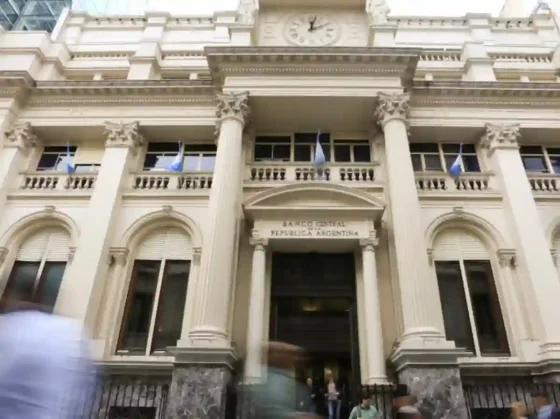 El Banco Central quita restricciones para acceder al dólar MEP y al CCL: a quiénes beneficia