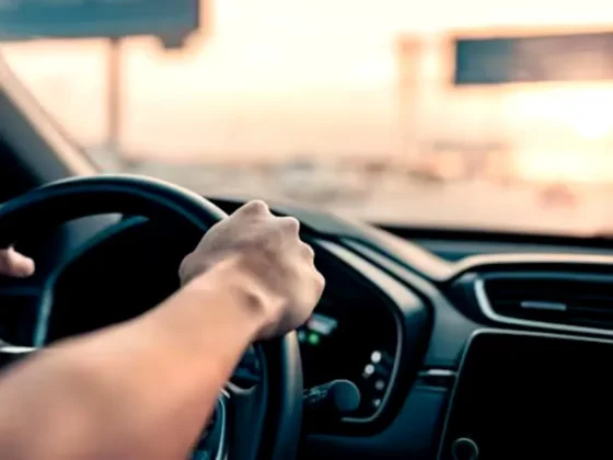 Por qué orinar antes de subirte al auto puede salvarte la vida