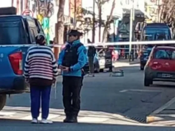 TERRIBLE: una policía que estaba de civil baleó a una mujer que quiso robarle con un cuchillo