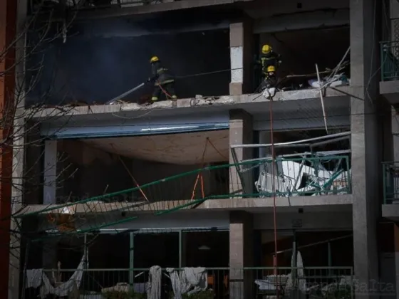 Impresionante explosión en un edificio de Punta Carretas: varios pisos quedaron destrozados