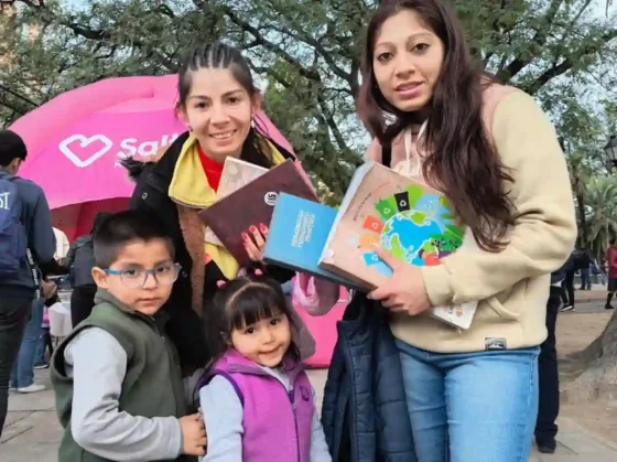 Miles de personas participaron de la segunda edición de la suelta de libros
