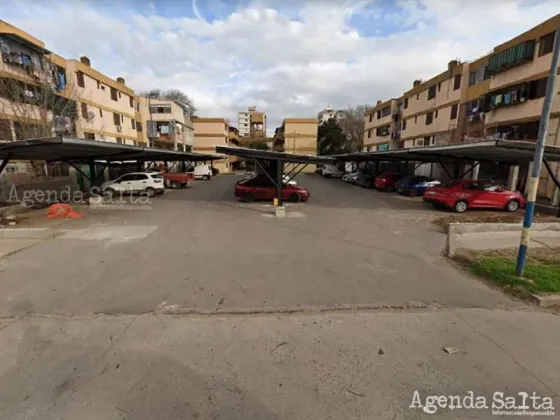 Personal policial logró ingresar al inmueble y logró rescatar a la niña que tuvo que ser trasladada a un hospital.