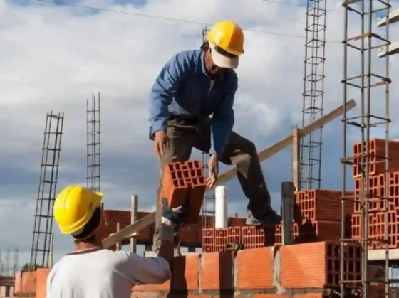 La construcción no se recupera y el empleo cae fuerte