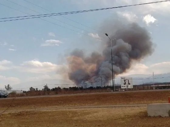 Bomberos y brigadistas intervienen en distintos incendios